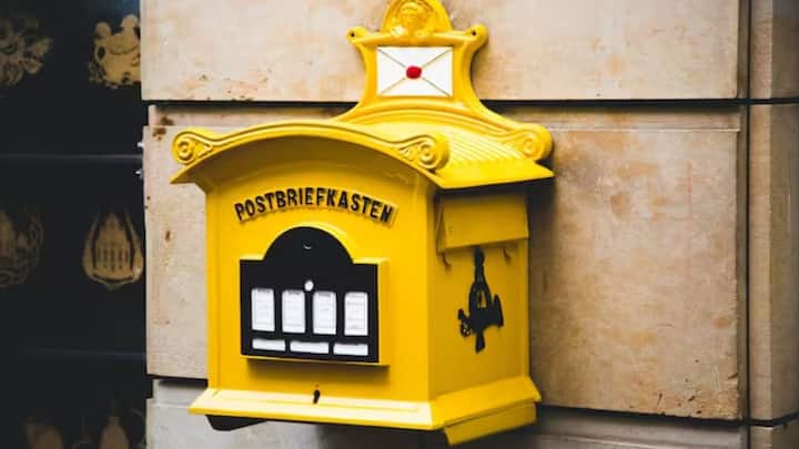 ইন্ডিয়া পোস্ট সূত্রে খবর, স্পিড পোস্টের মাধ্যমে কয়েন, কারেন্সি নোট এবং ব্যাঙ্ক নোট পোস্টের মাধ্যমে পাঠানো যাবে না।