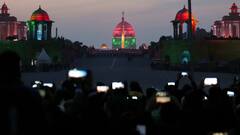 PHOTOS: बीटिंग रिट्रीट पर भारतीय धुनों से गूंज उठा विजय चौक, तिरंगे के रंग में रंगे संसद और राष्ट्रपति भवन, तस्वीरें बेहद खूबसूरत