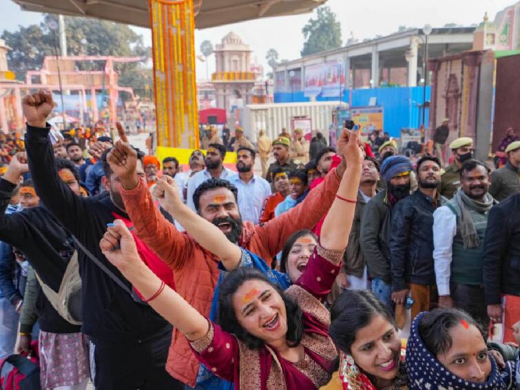 19 lakh devotees offer prayers to Lord Shri Ram Lalla in Ayodhya in six days 6 நாட்களில்  19 லட்சம் பேர் தரிசனம் - பக்தர்கள் கூட்டத்தில் அயோத்தி ராமர் கோவில்