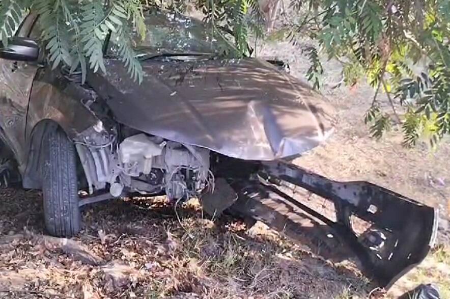 Accident: આબુરોડથી પરત ફરતા અમદાવાદના પરિવારને નડ્યો અકસ્માત, કારનું ટાયર ફાટતાં સર્જાઈ દુર્ઘટના Ahmedabad family met with an accident while returning from Abu Road, tragedy occurred due to bursting of car tyre. Accident: આબુરોડથી પરત ફરતા અમદાવાદના પરિવારને નડ્યો અકસ્માત, કારનું ટાયર ફાટતાં સર્જાઈ દુર્ઘટના