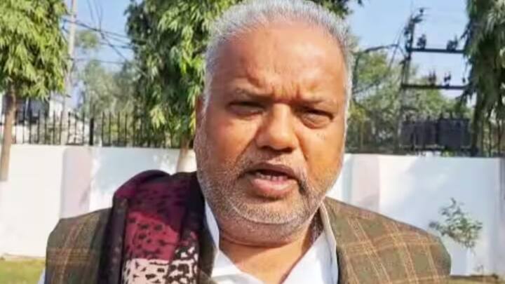 छठवें मंत्री श्रवण कुमार की कुल चल-अचल संपति 20 लाख 76 हजार 634 है. इनकी क्वालिफिकेशन की बात करें तो इन्होंने साल 2001 में 12वीं की परीक्षा पास की थी.