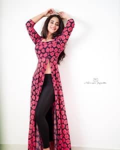 Deepthi Sunaina : హాయిగుంటే చాలట.. వెయ్యి మాటలు అవసరమేలేదంటుంది దీప్తీ సునయన