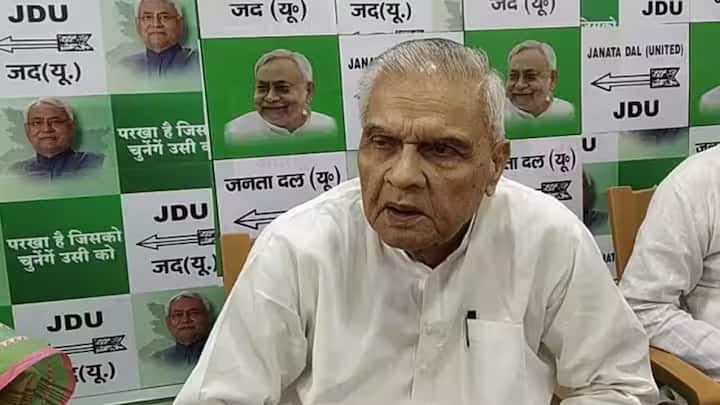 अगले मंत्री का नाम विजेंद्र यादव हैं. इनकी कुल संपत्ति 1 करोड़ 16 लाख 75 हजार 771 रुपये है. इन्होंने साल 1982 में बोधगया की मगध यूनिवर्सिटी से ग्रेजुएशन की है.