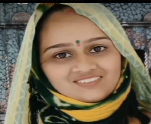 Mother made her daughter drink acid and then committed suicide. incident acur in  Bhimora  Rajkot. Crime News: માતાએ ભર્યુ ઘાતક પગલું, નવ માસની માસૂમ દીકરીને એસિડ  પિવડાવ્યું, જાણો શું છે ઘટના