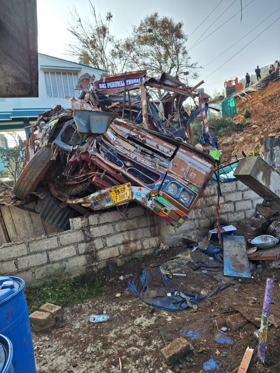 ரூ.99 கொடுத்த பலரின் உதவியால் மேகாலயாவில் இருந்து சொந்த ஊர் வந்தடைந்த லாரி டிரைவர் உடல்; நிர்கதியாய் நிற்கும் மனைவி