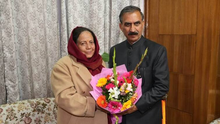 Chief minister Sukhwinder Singh Sukhu met Himachal Congress President Pratibha Singh photo surfaced ann हिमाचल में कांग्रेस का डैमेज कंट्रोल! पहले CM पर उठाया सवाल, फिर प्रतिभा सिंह ने की मुलाकात