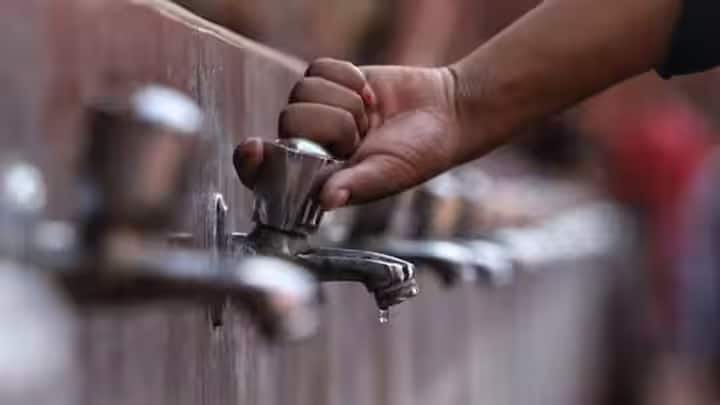 Thane 10 Percent Water Cut Maharashtra Marathi News Thane Water ठाणेकरांनो पाणी जपून वापरा! 'या' भागात  10 टक्के पाणी कपात