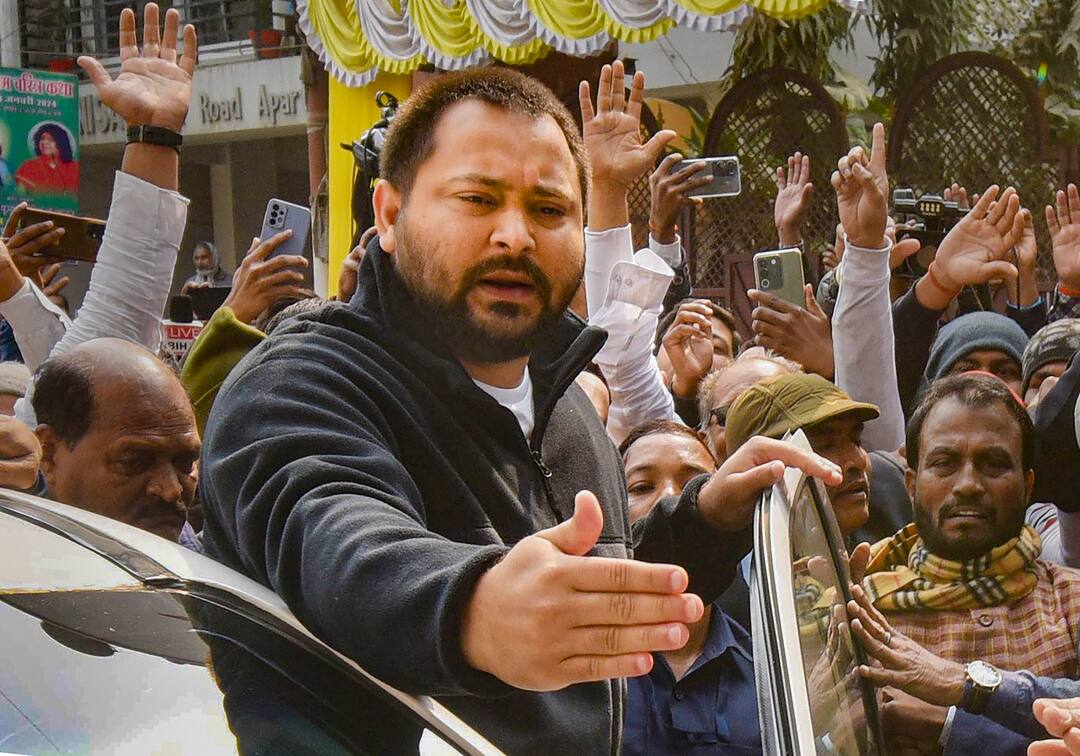 Tejashwi Yadav Leaves ED Office After 8 Hours Of Questioning In Land-For-Jobs Case Bihar Tejashwi Yadav Leaves ED Office Patna After 8 Hours Of Questioning In Land-For-Jobs Case Lalu Prasad Yadav RJD Tejashwi Yadav Leaves ED Office After 8 Hours Of Questioning In Land-For-Jobs Case