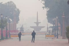 Weather Update Today: निकाल लीजिए छाता! दिल्ली में बारिश का येलो अलर्ट जारी, पंजाब से लेकर बिहार तक घना कोहरा, कश्मीर में बर्फबारी, पढ़ें- मौसम का ताजा हाल