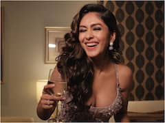 Mrunal Thakur Photos: అయ్ బాబోయ్, అంత అందం అలా నవ్వితే కుర్రకారు ఏమైపోవాలి మృణాల్!