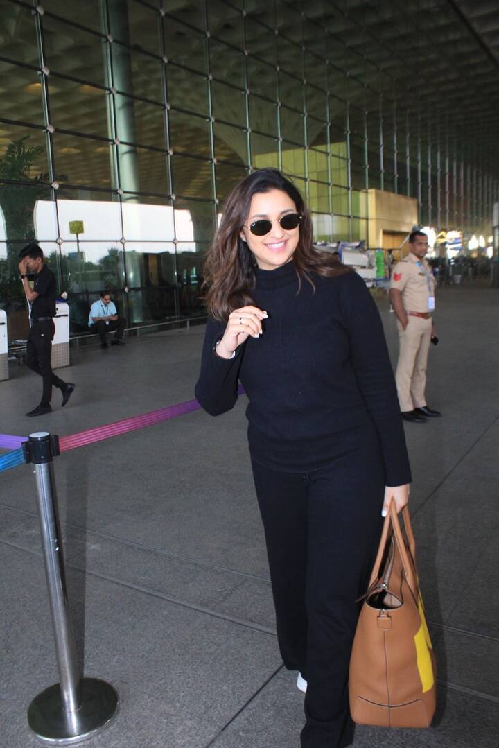 इस दौरान एक्ट्रेस पैपराजी को जमकर पोज देती भी नजर आईं.