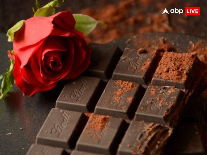 वैलेंटाइन डे के तीसरे दिन चॉकलेट डे मनाया जाता है. इस दिन आप अपनी क्रश को चॉकलेट दे सकते हैं.