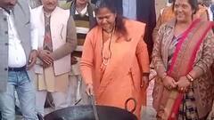 कम पड़ी पूड़ी तो केंद्रीय मंत्री ने संभाली कमान, कड़ाई में तलते हुए Video वायरल, लोगों को पसंद आया अंदाज