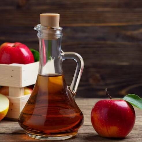 ਇਸ ਲਈ ਸਵੇਰੇ ਖਾਲੀ ਪੇਟ ਐਪਲ ਸਾਈਡਰ ਵਿਨੇਗਰ ਬਹੁਤ ਫਾਇਦੇਮੰਦ ਹੁੰਦਾ ਹੈ। ਜੇਕਰ ਤੁਸੀਂ ਸ਼ੂਗਰ ਦੇ ਮਰੀਜ਼ ਹੋ ਤਾਂ ਤੁਸੀਂ ਇਸ ਨੂੰ ਖਾਣਾ ਖਾਣ ਤੋਂ ਪਹਿਲਾਂ ਕਦੇ ਵੀ ਪੀ ਸਕਦੇ ਹੋ। ਕਿਉਂਕਿ ਇਹ ਬਲੱਡ ਸ਼ੂਗਰ ਦੇ ਪੱਧਰ ਨੂੰ ਵਧਣ ਤੋਂ ਰੋਕਦਾ ਹੈ। ਜੇਕਰ ਤੁਸੀਂ ਇਸ ਨੂੰ ਖਾਲੀ ਪੇਟ ਨਹੀਂ ਪੀ ਸਕਦੇ ਤਾਂ ਇਸ ਨੂੰ ਪਾਣੀ 'ਚ ਮਿਲਾ ਕੇ ਦਿਨ ਭਰ ਥੋੜਾ-ਥੋੜਾ ਕਰਕੇ ਪੀ ਸਕਦੇ ਹੋ।