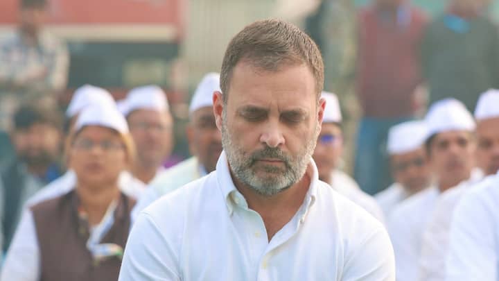 বিজেপি এবং কংগ্রেসের মধ্যেকার আদর্শগত পার্থক্য বোঝাতেই এই তুলনা টেনেছিলেন রাহুল।  বিজেপি এবং কংগ্রেসের মধ্যেকার আদর্শগত পার্থক্য বোঝাতেই এই তুলনা টেনেছিলেন রাহুল।