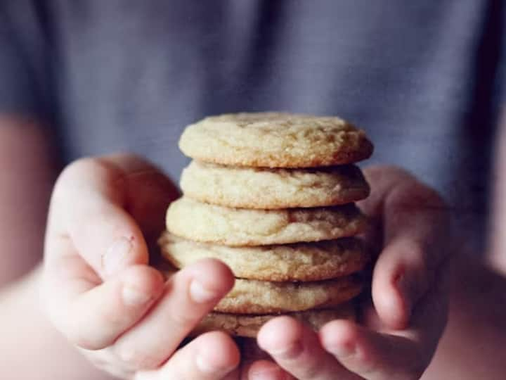 Butter Biscuit Recipe : டீக்கடையில் கிடைக்கும் பட்டர் பிஸ்கெட் போல் வீட்டில் செய்ய வேண்டுமா? கவலை வேண்டாம் இந்த சுலபமான ரெசிபியை ட்ரை செய்யுங்கள்.