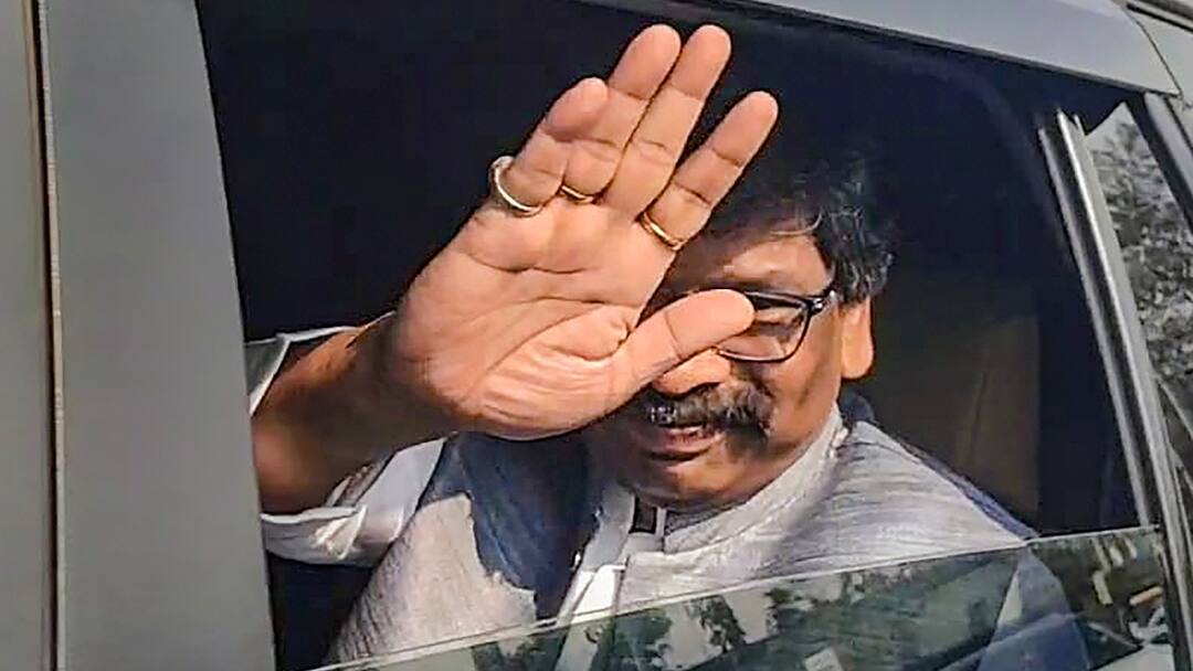 इतने घंटों तक कहां गायब थे? CM हेमंत सोरेन ने तोड़ी चुप्पी, कहा- 'हम आपके...' CM Hemant Soren reaction of where he was for so many hours इतने घंटों तक कहां गायब थे? CM हेमंत सोरेन ने तोड़ी चुप्पी, कहा- 'हम आपके...'