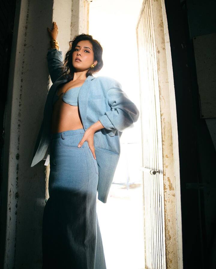 இந்த புகைப்படங்கள் இணையத்தில் வைரலாகி வருகிறது.