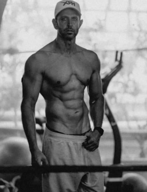 ऋतिक रोशन की फिनेटस को देखकर उनकी उम्र का अंदाजा लगा पाना बेहद मुश्किल है. वहीं इन सब के पीछे उनके ट्रेनर क्रिस गेथिन की भी कड़ी मेहतन है.