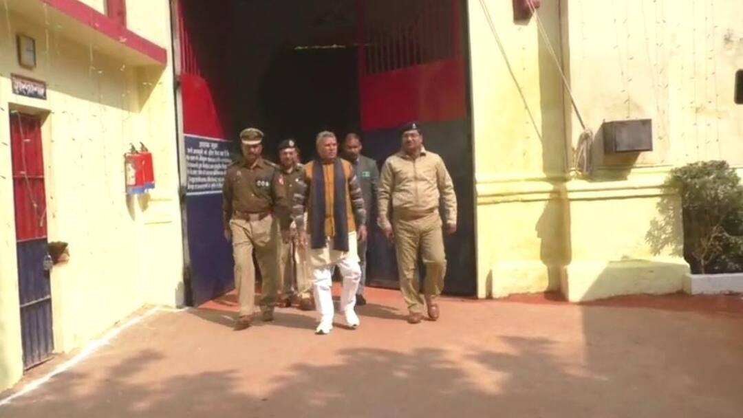 Varanasi News: मंत्री धर्मवीर प्रजापति ने किया जिला जेल का निरीक्षण, कैदियों में बांटे कंबल और सुंदरकांड पुस्तक UP News minister Dharamveer Prajapati inspected Varanasi district jail ANN Varanasi News: मंत्री धर्मवीर प्रजापति ने किया जिला जेल का निरीक्षण, कैदियों में बांटे कंबल और सुंदरकांड पुस्तक