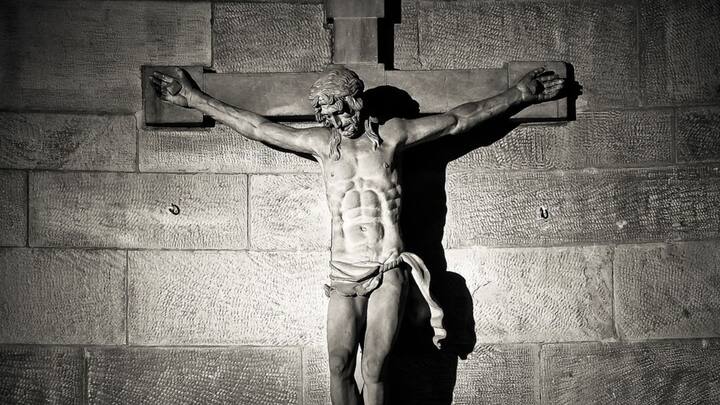 হলিউডের ‘দ্য প্যাশন অফ ক্রাইস্ট’ ছবিতেও আরামেইক ভাষা ব্যবহার করা হয়েছিল। স্থানীয়রা সেই ছবি দেখলেও, উপভাষার মিশেলে তা ঠিকঠাক বোধগম্য হয়নি অনেকেরই। বিগত কয়েক শতকে ভাষাটির রূপান্তরও ঘটেছে। শব্দভাণ্ডারে মিশে গিয়েছে সিরিয়ায় ব্যবহৃত আরবি। যদিও মূল ভাষাকে ধরে রাখতে মরিয়া স্থানীয় বাসিন্দাদের একাংশ। ছবি: পিক্সাবে