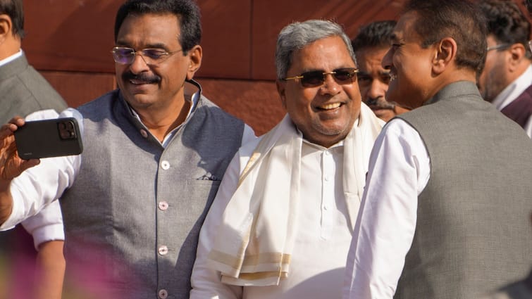 Mandya Flag Row: CM Siddaramaiah Says Godse’s ‘Descendants’ Disturbing Peace. Panchayat Official Suspended