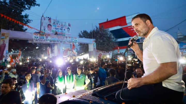 গতবছর বিজেপি-কে আক্রমণ করতে গিয়ে মহাত্মা গাঁধী বনাম নাথুরাম গডসের তুলনা টেনেছিলেন তিনি।