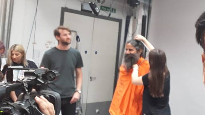 बाबा रामदेव का ये स्टैच्यू सोशल मीडिया पर खूब वायरल हो रहा है, जिसमें बाबा रामदेव वृक्षासन करते हुए नजर आ रहे हैं. दिल्ली के मैडम तुषाद म्यूजियम में भी बाबा रामदेव का एक पुतला लगाया गया है.