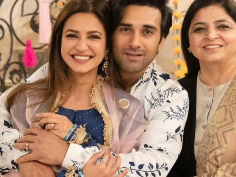 Pulkit Samrat and Kriti Kharbanda are now engaged, pics from roka ceremony out Kriti Kharbanda Engagement: ప్రియుడితో ఎంగేజ్మెంట్‌ చేసుకున్న 'తీన్మార్‌' బ్యూటీ