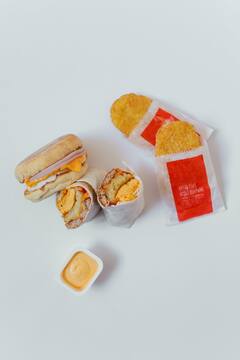 Health Tips : तुम्हीही सतत बाहेर खाता का ?  स्ट्रीट फूडमध्ये वापरले जाणारे स्वयंपाकाचे तेल आरोग्यासाठी  घातक !