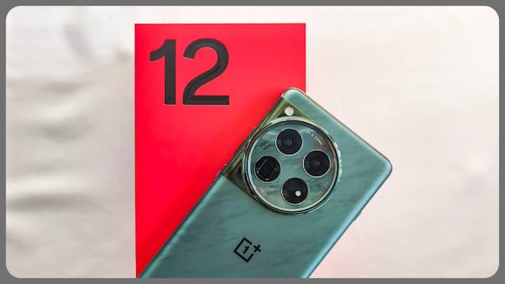 वनप्लस 12 की पहली सेल में यूजर्स को कई खास ऑफर्स भी दिए जा रहे हैं. इस फोन को ICICI Credit Card के जरिए पेमेंट करने पर 2000 रुपये का इंस्टेंट डिस्काउंट दिया जा रहा है, जबकि एक्सचेंज बोनस का फायदा उठाकर यूजर्स 10,000 रुपये तक का डिस्काउंट भी पा सकते हैं.