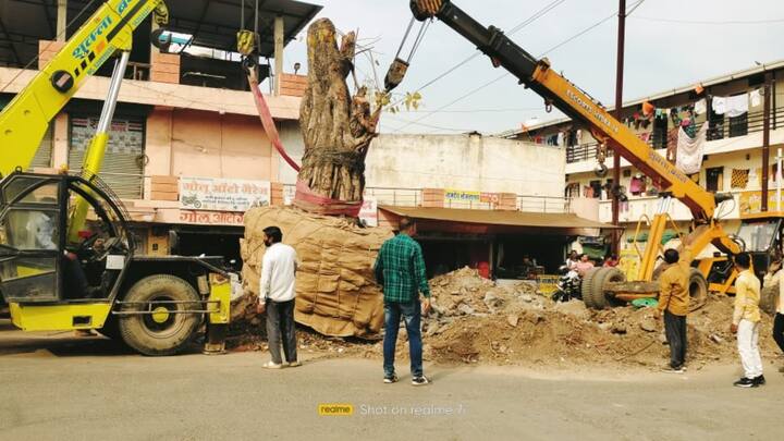 जनकार्य प्रभारी राजेंद्र राठौड़ ने बताया कि बाणगंगा ब्रिज के आगे रेलवे क्रॉसिंग से जुड़ने वाले मार्ग पर ज्यादातर समय जनता जाम से परेशान थी. इस संबंध में पहले भी बाणगंगा और सांवेर रोड सेक्टर के विभिन्न उद्योगपतियों और रहवासियों ने नगरीय प्रशासन मंत्री कैलाश विजयवर्गीय से मुलाकात कर उन्हें इस क्षेत्र में ट्रैफिक और जाम के हालात बताए थे.