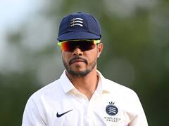 ‘LIVE AS A LEGEND’- Umesh Yadav Poses With Legendary MS Dhoni In Ranchi