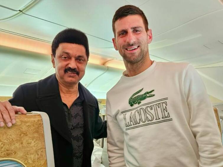 Surprise in the skies Tamil Nadu CM Stalin meets tennis legend Novak Djokovic MK Stalin-Djokovic:స్పెయిన్ వెళ్ళే  విమానంలో జకోవిచ్ ను కలిసిన తమిళనాడు సీఎం స్టాలిన్
