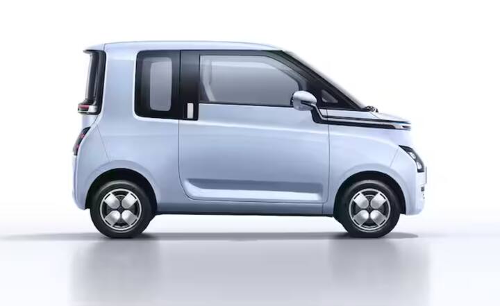 ਘਰੇਲੂ ਬਾਜ਼ਾਰ 'ਚ ਕਿਫਾਇਤੀ ਇਲੈਕਟ੍ਰਿਕ ਕਾਰਾਂ ਦੀ ਸੂਚੀ 'ਚ MG ਕੋਮੇਟ ਪਹਿਲੇ ਨੰਬਰ 'ਤੇ ਹੈ, ਕੰਪਨੀ ਇਸਨੂੰ 7.98 ਲੱਖ ਰੁਪਏ ਤੋਂ 9.98 ਲੱਖ ਰੁਪਏ ਐਕਸ-ਸ਼ੋਰੂਮ ਦੀ ਸ਼ੁਰੂਆਤੀ ਕੀਮਤ 'ਤੇ ਵੇਚਦੀ ਹੈ। ਇਸਦੀ ARAI ਡਰਾਈਵਿੰਗ ਰੇਂਜ ਸਿੰਗਲ ਚਾਰਜ 'ਤੇ 230 ਕਿਲੋਮੀਟਰ ਤੱਕ ਹੈ।