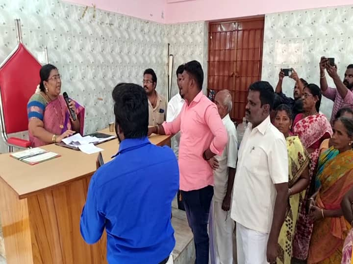 Periyakulam public besieged the chairman of the city council and argued in the city council meeting - TNN நகர் மன்ற தலைவரை முற்றுகையிட்டு பொதுமக்கள் வாக்குவாதம் - பெரியகுளத்தில் பரபரப்பு