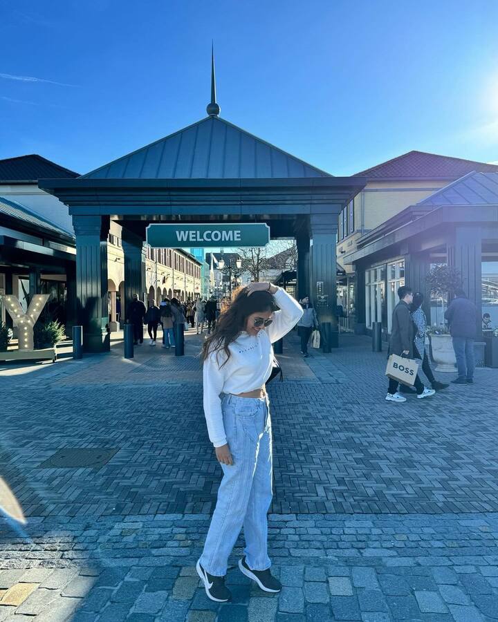 హీరోయిన్ అంజలి ప్రస్తుతం వెకేషన్‌లో ఉన్నారు. ఆమ్‌స్టర్‌డామ్‌లో ఆమె ఎంజాయ్ చేస్తున్నారు. దీనికి సంబంధించిన ఫొటోలను ఆమె ఇన్‌స్టాగ్రామ్‌లో షేర్ చేశారు.