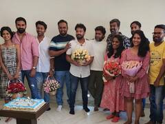 Blue Star Success Party : ப்ளூ ஸ்டார் திரைப்படத்தின் வெற்றியை கேக் வெட்டி கொண்டாடிய படக்குழு!