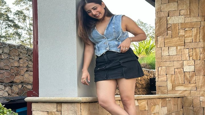 Sargun Mehta Photo: સરગુન મહેતા ટેલિવિઝન ઇન્ડસ્ટ્રીની સૌથી પ્રખ્યાત અભિનેત્રીઓમાંની એક માનવામાં આવે છે. તેમની આ સફર ઘણી ખાસ રહી છે. તે એક પ્રોડક્શન હાઉસ પણ ચલાવે છે.