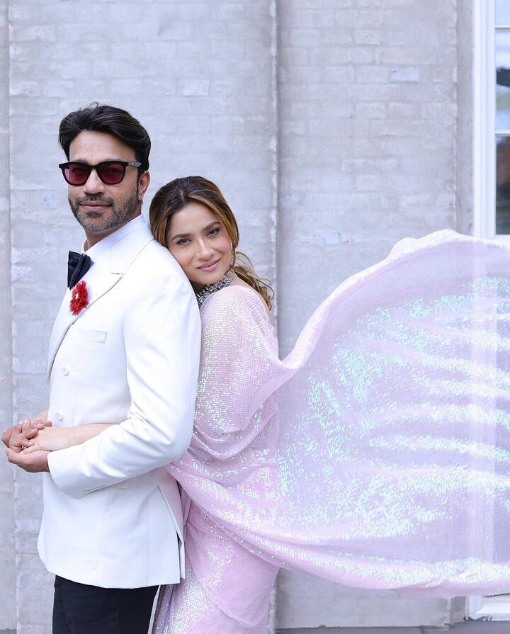 अंकिता लोखंडे के साथ शो में उनके पति विक्की जैन भी आए. कपल ने शो में काफी लाइमलाइट बटोरी.