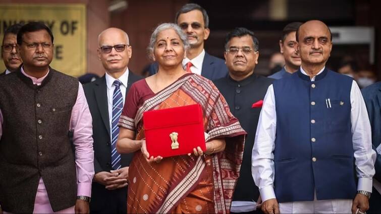 Budget 2024 Finance Minister Nirmala Sitharaman to Present Interim Budget 2024 Today Latest Tamil News Budget 2024: உச்சக்கட்ட எதிர்பார்ப்பு.. நாளை தாக்கலாகும் இடைக்கால பட்ஜெட்.. என்ன ஸ்பெஷல்?