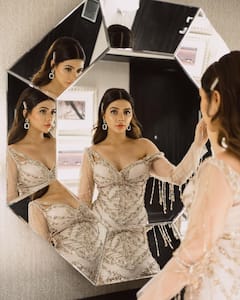 Ruhi singh: એક્ટ્રેસ રુહી સિંહનો વ્હાઈટ લૂકમાં બોલ્ડ અંદાજ વાયરલ, જુઓ તસવીરો