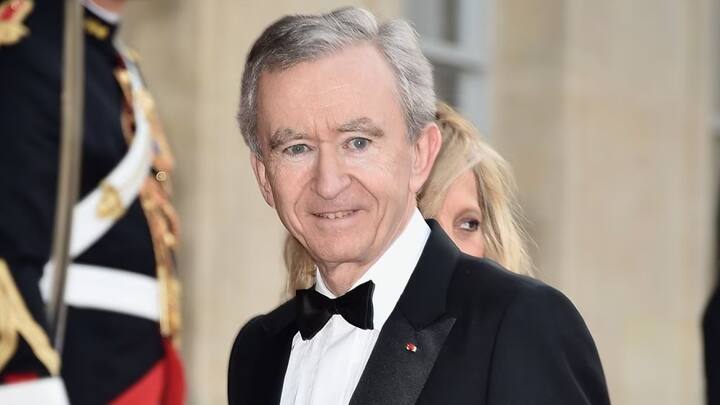 ভারতীয় মুদ্রায় ধরলে, প্রতি ঘণ্টায় তাঁদের সম্পত্তি বেড়েছে প্রায় ১১৬ কোটি টাকা করে। অথচ ওই একই সময়ে পৃথিবীর মোট জনসংখ্যার ৫০০ কোটি মানুষের জীবনে দারিদ্র্য নেমে এসেছে। -ফাইল চিত্র।