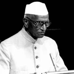 ఈ ఏడాది భారత ఆర్థిక మంత్రి మొరార్జీ ఆర్.దేశాయ్ బడ్జెట్ సమర్పించారు.
ముఖ్యాంశం: పన్ను చెల్లింపుదారులు ‘స్పౌజ్ అలవెన్స్’ అనే విధానాన్ని దుర్వినియోగం చేస్తున్నారని గమనించిన ప్రభుత్వం ఈ బడ్జెట్ లో ఈ విధానాన్ని రద్దు చేసింది.