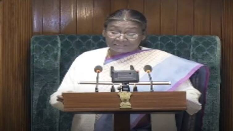 President Draupadi Murmu's maiden speech at the new Parliament Building ஒரே பாரதம், உன்னத பாரதம் என்ற இலக்குடன் பயணித்து வருகிறோம் - குடியரசு தலைவர் திரௌபதி முர்மு உரை