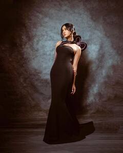 Sonal chauhan: બ્લેક લૂકમાં એક્ટ્રેસ સોનલ ચૌહાણનો બોલ્ડ અંદાજ, જુઓ તસવીરો