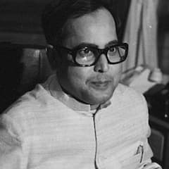 FM Pranab Mukherjee presented the interim budget ahead of 2009 LS polls amid a global financial crisis. He continued as FM in the UPA II government, during which the country saw tax cuts for individuals and businesses, increased spending to create jobs, cash subsidies instead of bonds, and a service tax rate hike.