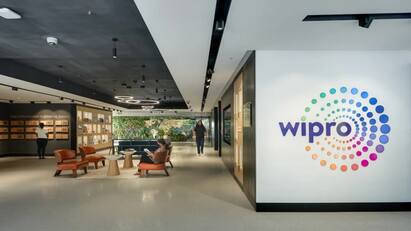 Wipro layoffs Hundreds of mid level employees to lose jobs says report Wipro Layoffs: விடாது துரத்தும் பணிநீக்கம்! விப்ரோ நிறுவனம் எடுத்த அதிரடி முடிவு...கதறும் ஐடி ஊழியர்கள்!
