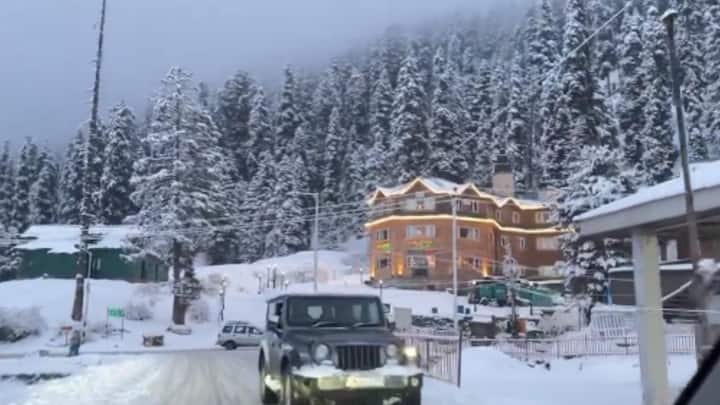 এমনিতেই এবছর দেরিতে শীতের আগমন ঘটেছে। তার পর বাংলা-সহ একাধিক রাজ্যে জাঁকিয়ে ঠান্ডা পড়লেও, কাশ্মীর বঞ্চিত ছিল। এক সময় দিল্লির চেয়েও তাপমাত্রা বেশি হয়ে যায় সেখানে। ছবি: ভিডিও ফুটেজ থেকে সংগৃহীত।