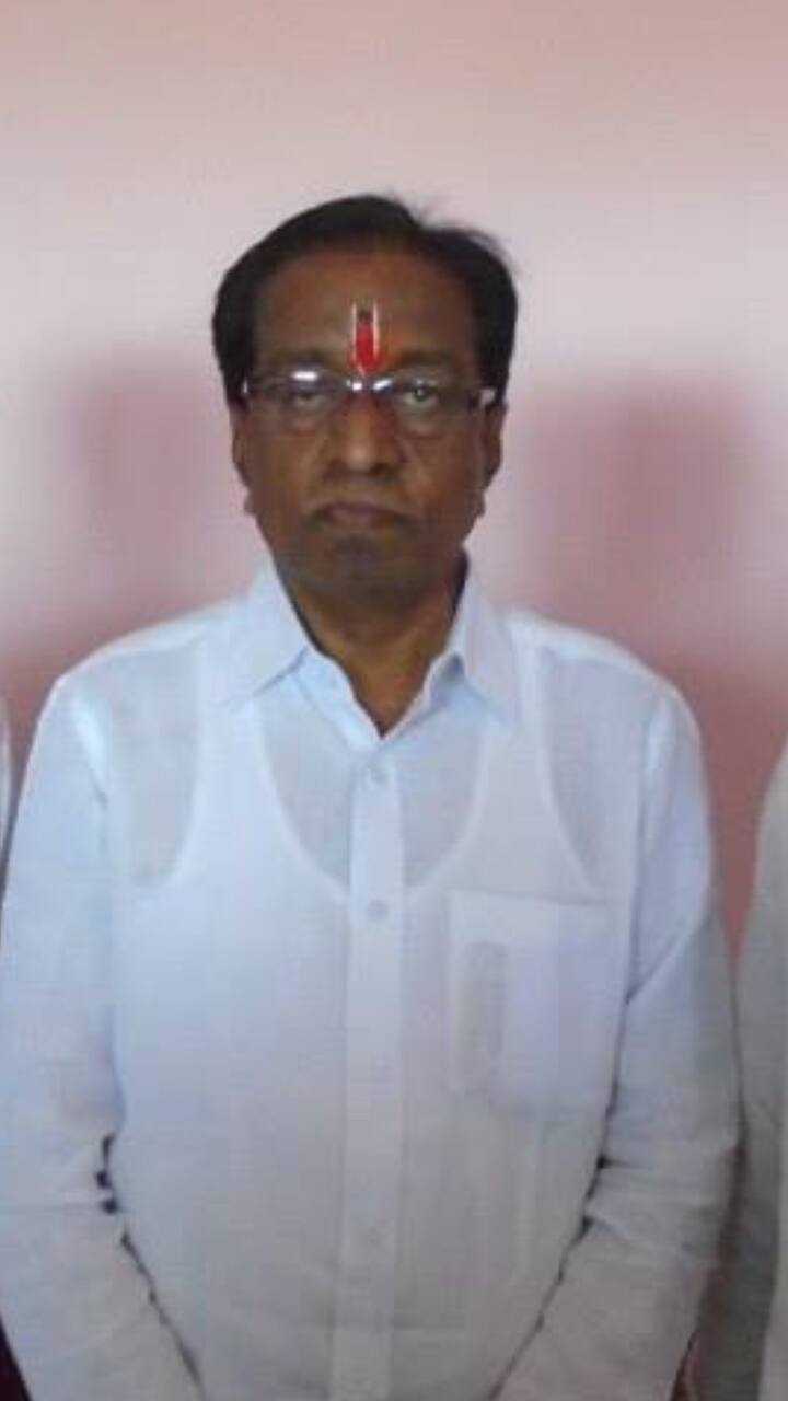 जिल्ह्यत राष्ट्रवादी आणि पालकमंत्री जयंत पाटील यांचा कडून दुजाभाव  करण्यात आला. आमदार अनिल बाबर मंत्रिपदासाठी नव्हे, टेंभू योजनेच्या पूर्णत्वासाठी शिंदेंसोबत होते. (Photo credit : Facebook/@Anil Babar)